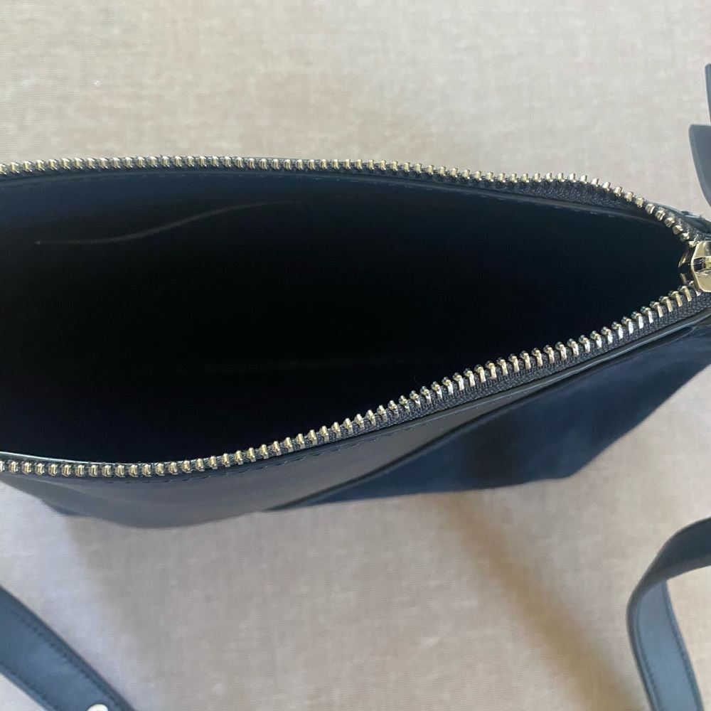 French Connection leather navy purse. - Picture 6 of 10